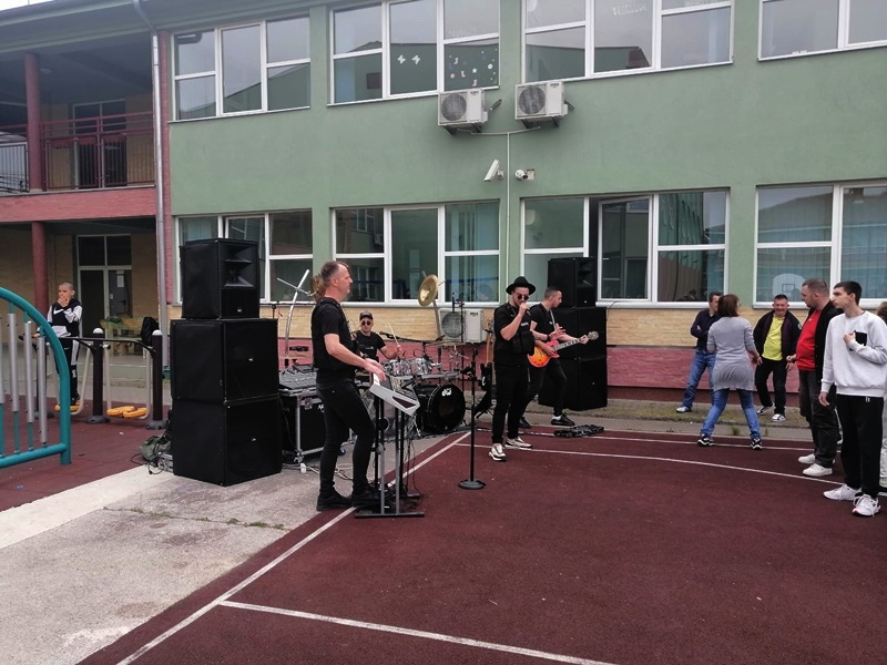 „Арена бенд” одржао концерт за кориснике „Зрачка”